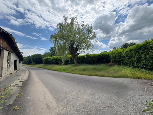 Maison avec potentiel et cadre verdoyant