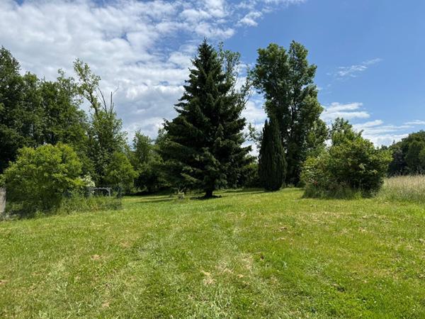 Maison avec potentiel et cadre verdoyant