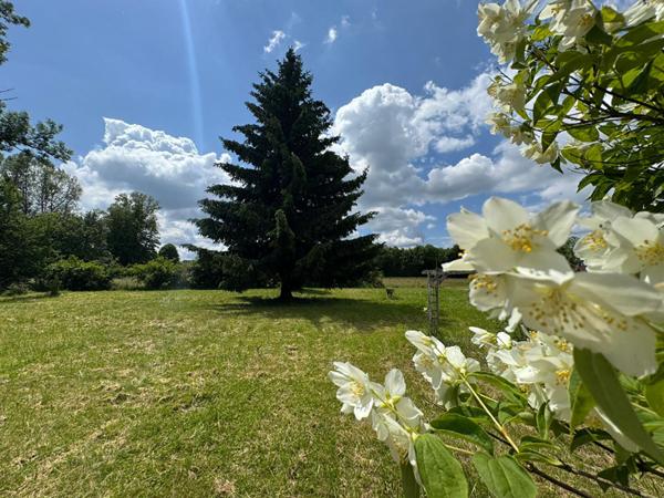 Maison avec potentiel et cadre verdoyant