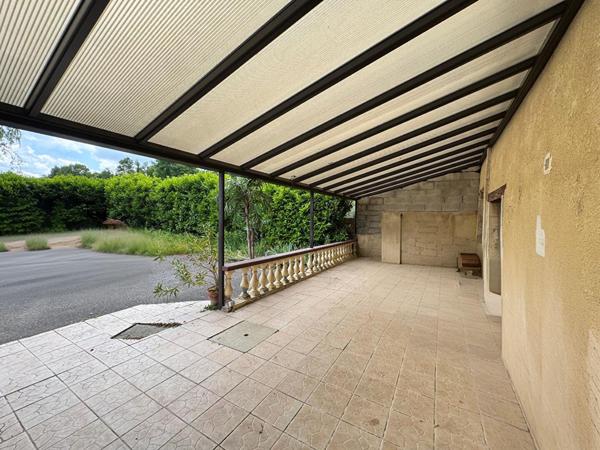 Maison avec potentiel et cadre verdoyant