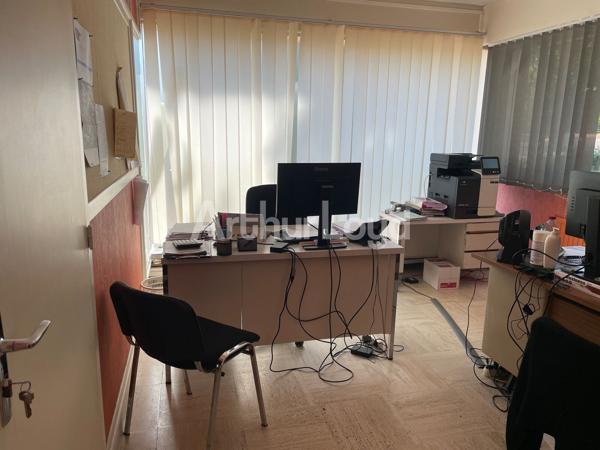 Immeuble de bureaux indépendant à louer ou à vendre