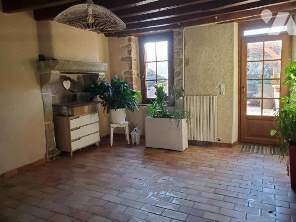 Maison à Vendre à Anzême (23000) en Creuse (23)
Cette maison de 115.2 m² se situe sur un terra...