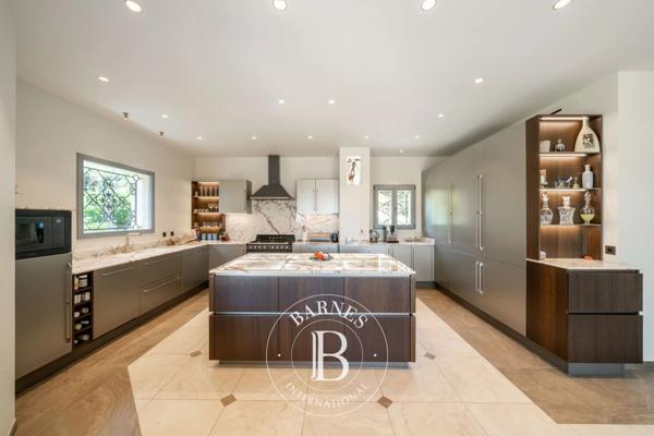 Antibes, Villa 5 Chambres -  436 m² à vendre
