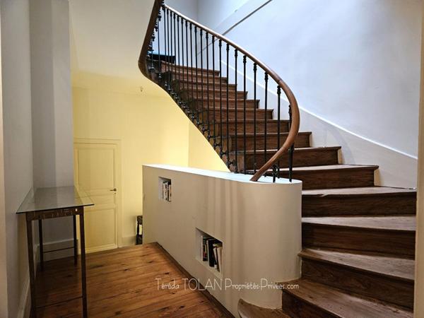 AGEN COEUR HISTORIQUE  : MAISON BOURGEOISE 10 PIECES - 380 M² - PARC - PISCINE - DOUBLE GARAGE