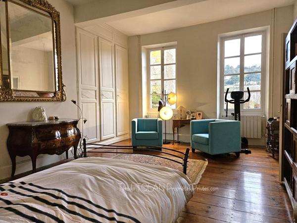 AGEN COEUR HISTORIQUE  : MAISON BOURGEOISE 10 PIECES - 380 M² - PARC - PISCINE - DOUBLE GARAGE