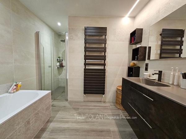 AGEN COEUR HISTORIQUE  : MAISON BOURGEOISE 10 PIECES - 380 M² - PARC - PISCINE - DOUBLE GARAGE