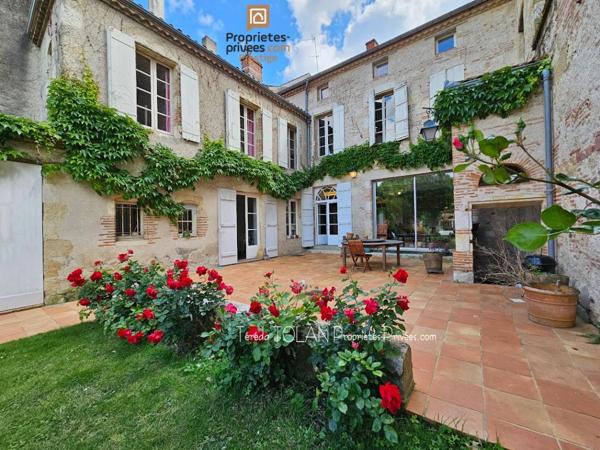 AGEN COEUR HISTORIQUE  : MAISON BOURGEOISE 10 PIECES - 380 M² - PARC - PISCINE - DOUBLE GARAGE