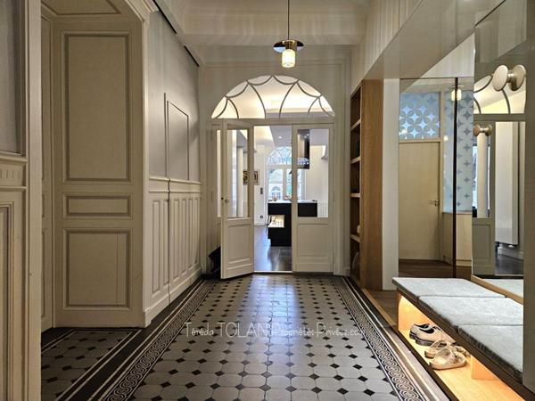 AGEN COEUR HISTORIQUE  : MAISON BOURGEOISE 10 PIECES - 380 M² - PARC - PISCINE - DOUBLE GARAGE