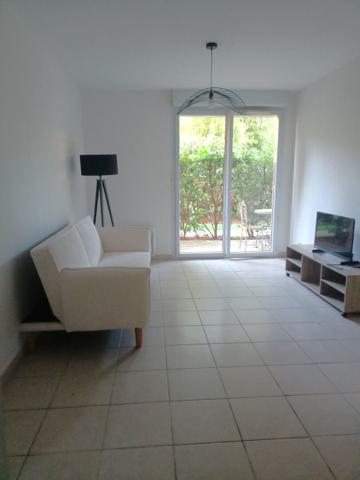 APPARTEMENT T2 MEUBLE AVEC PISCINE ET PARKING