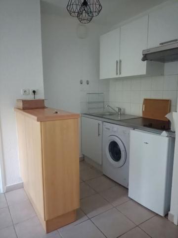 APPARTEMENT T2 MEUBLE AVEC PISCINE ET PARKING