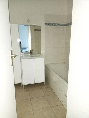 APPARTEMENT T2 MEUBLE AVEC PISCINE ET PARKING