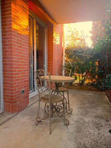 APPARTEMENT T2 MEUBLE AVEC PISCINE ET PARKING