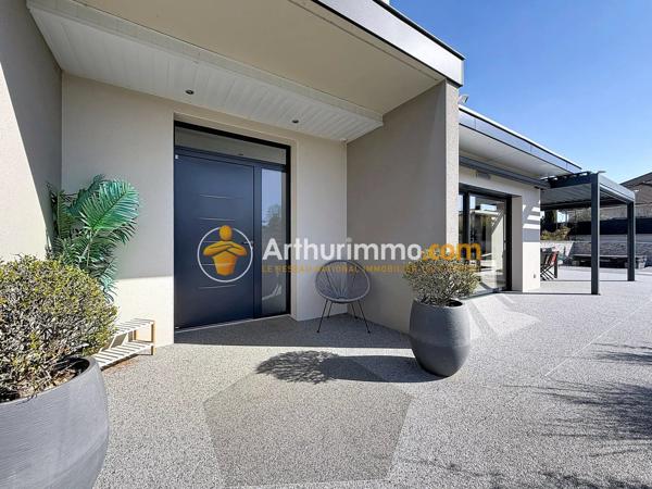 Vente                                                      Maison
                        
                     5 pièces                      160 m2                     à Bourgoin-Jallieu
