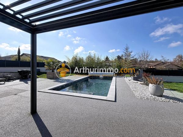 Vente                                                      Maison
                        
                     5 pièces                      160 m2                     à Bourgoin-Jallieu