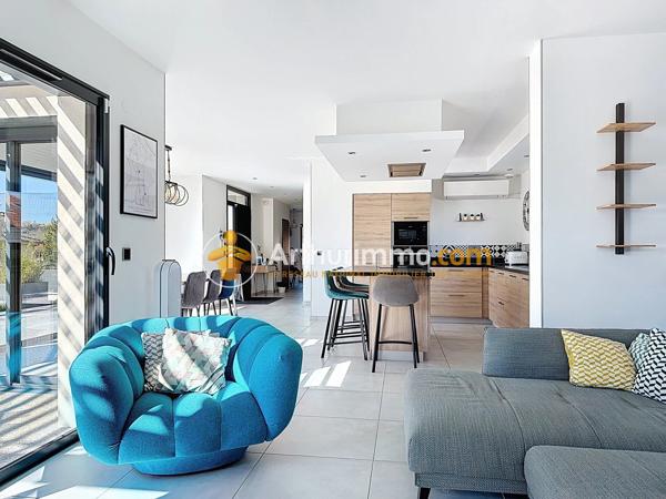 Vente                                                      Maison
                        
                     5 pièces                      160 m2                     à Bourgoin-Jallieu