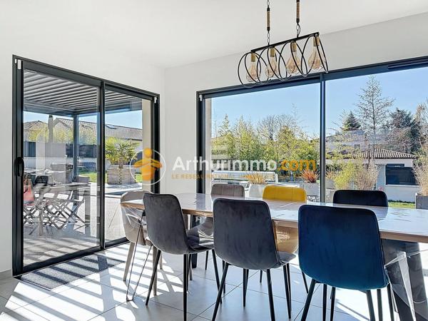 Vente                                                      Maison
                        
                     5 pièces                      160 m2                     à Bourgoin-Jallieu