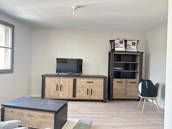 Location                                                      Appartement
                        
                     2 pièces                      54 m2                     à Salon-de-Provence