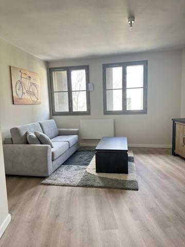 Location                                                      Appartement
                        
                     2 pièces                      54 m2                     à Salon-de-Provence