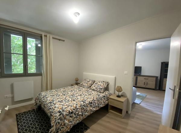 Location                                                      Appartement
                        
                     2 pièces                      54 m2                     à Salon-de-Provence
