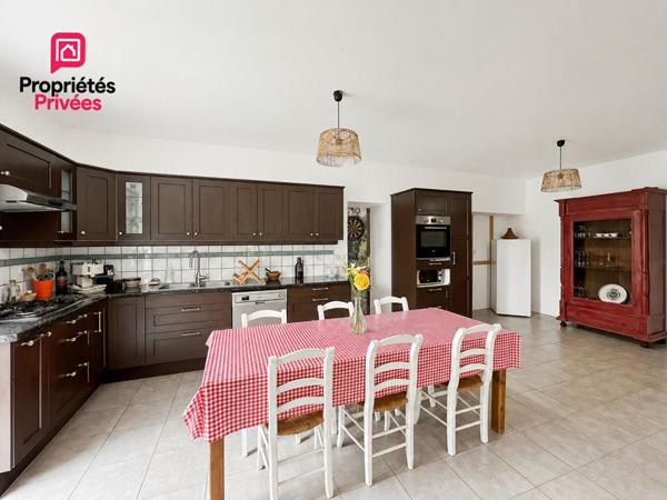 Charmante maison en pierre avec dépendance et jardin