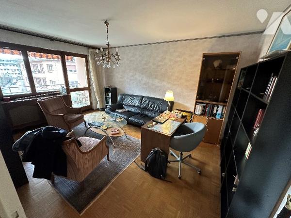 Appartement T2, 2e étage avec ascenseur, 105 rte du Polygone à Strasbourg Neudorf. Parking et cave.