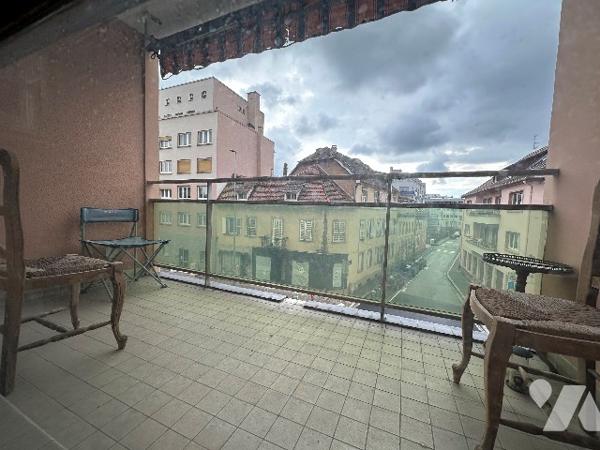 Appartement T2, 2e étage avec ascenseur, 105 rte du Polygone à Strasbourg Neudorf. Parking et cave.