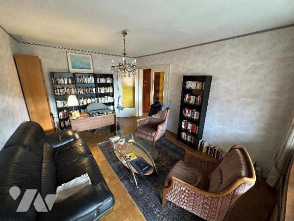 Appartement T2, 2e étage avec ascenseur, 105 rte du Polygone à Strasbourg Neudorf. Parking et cave.