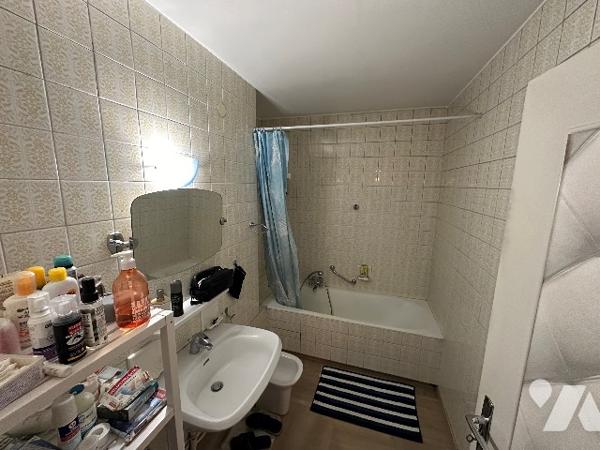 Appartement T2, 2e étage avec ascenseur, 105 rte du Polygone à Strasbourg Neudorf. Parking et cave.