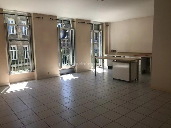Location                                                      Appartement
                        
                     3 pièces                      75 m2                     à Guingamp