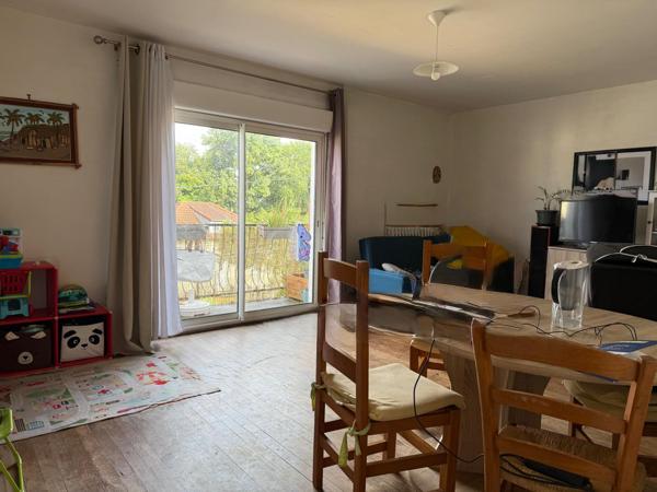 Idéal investisseur T4 d'environ 85 m2 ave balcon, cave et Garage