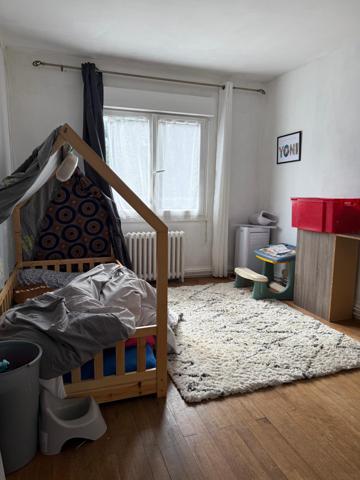 Idéal investisseur T4 d'environ 85 m2 ave balcon, cave et Garage