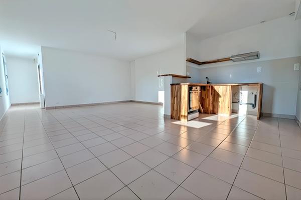 Appartement T3 rénové avec jardinet privatif – Centre Sainte-Anne-d’Auray, face Basilique