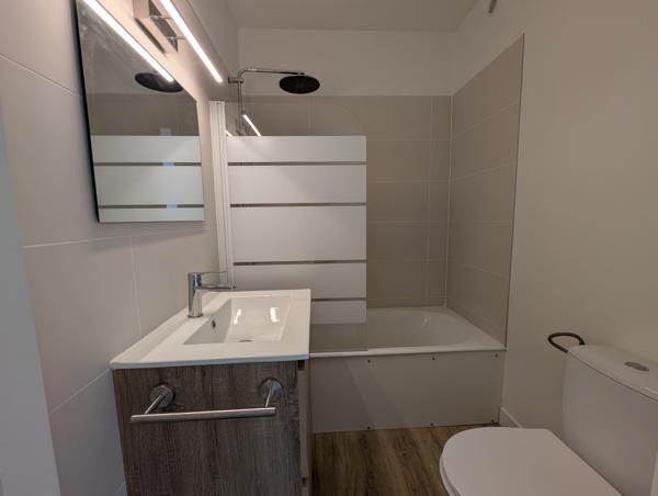 Appartement T3 rénové avec jardinet privatif – Centre Sainte-Anne-d’Auray, face Basilique