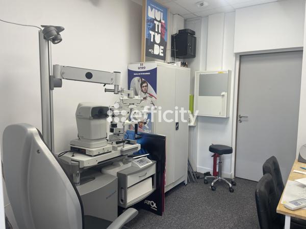 Fonds De Commerce
        
        - 84 m² 77 800 € *