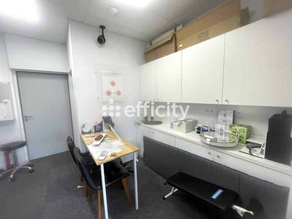 Fonds De Commerce
        
        - 84 m² 77 800 € *
