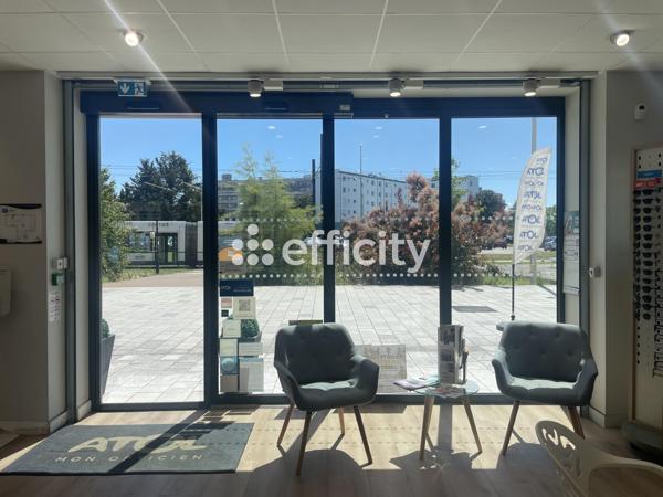 Fonds De Commerce
        
        - 84 m² 77 800 € *