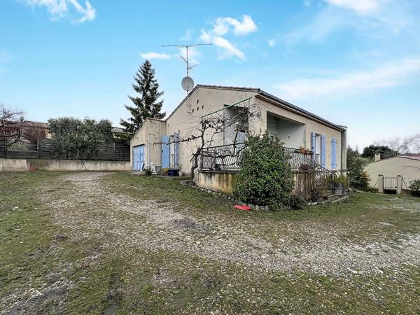 Maison indépendante avec garage et terrain piscinable