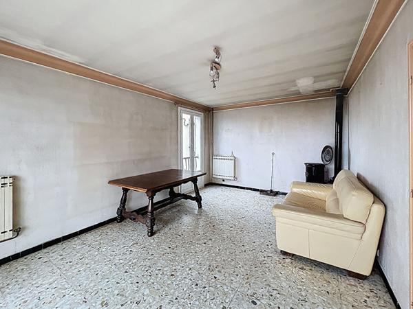 Maison indépendante avec garage et terrain piscinable