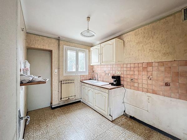 Maison indépendante avec garage et terrain piscinable