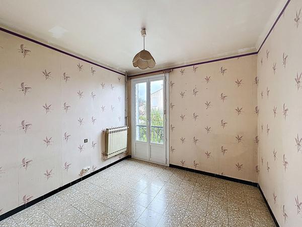 Maison indépendante avec garage et terrain piscinable