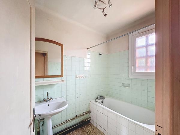 Maison indépendante avec garage et terrain piscinable