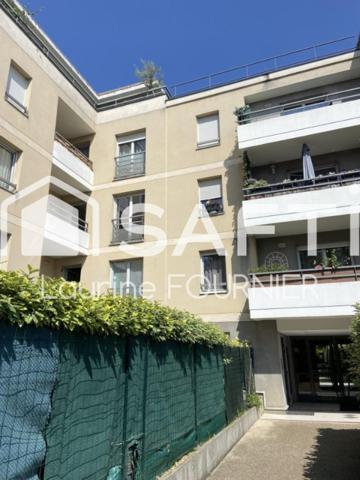 Appartement Récent avec Balcon, Secteur Recherché