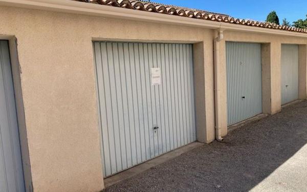 Stationnement à louer