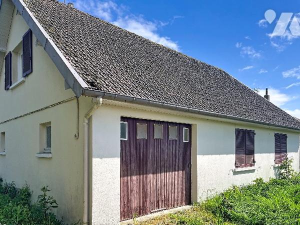 Pavillon de construction traditionnelle, dans bourg tous commerces.