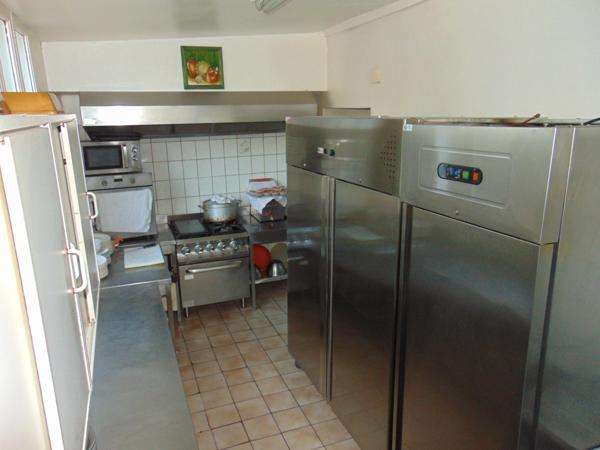 Local commercial 164m², restaurant/bar + appartement 3 chs, proximité Flers