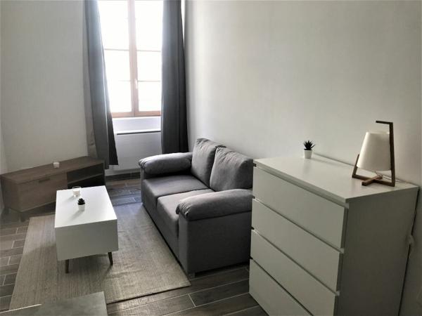 Appartement à louer    1 pièce •  Nîmes