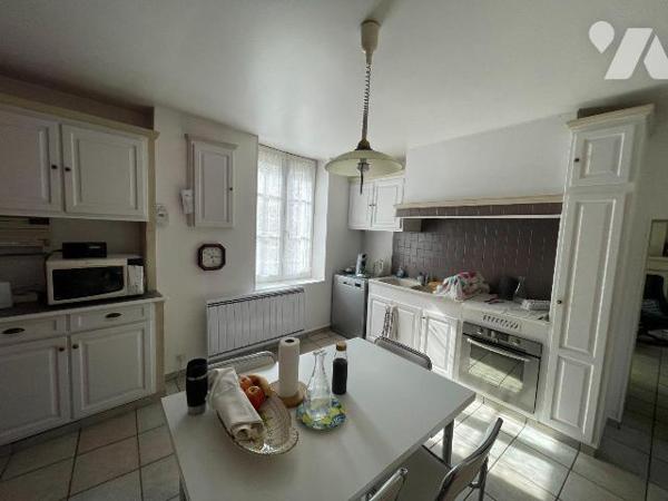 Maison à vendre en plein centre-ville de Nogent-le-Rotrou (28400) en Eure-et-Loir (28)

Situé...