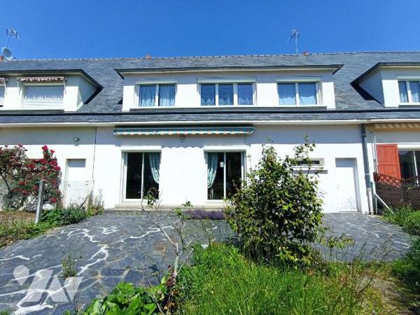 Centre-ville de Condé sur Noireau, une maison de 5 pièces principales d'environ 96.5m² comprena...