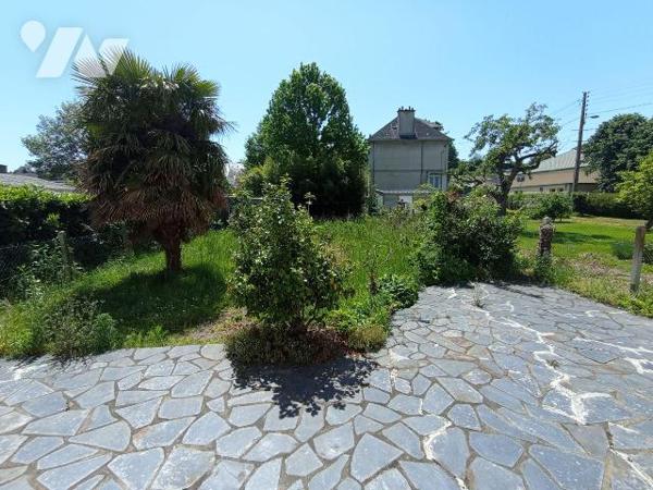 Centre-ville de Condé sur Noireau, une maison de 5 pièces principales d'environ 96.5m² comprena...