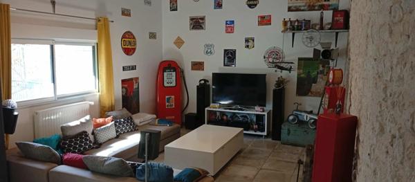 Coup de cœur assuré à Vouillé – Maison de charme d environ 150 m² avec grand terrain arboré